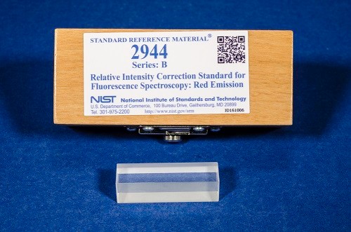 SRM 2944 - 熒光光譜的相對強度校正標準：紅色發射